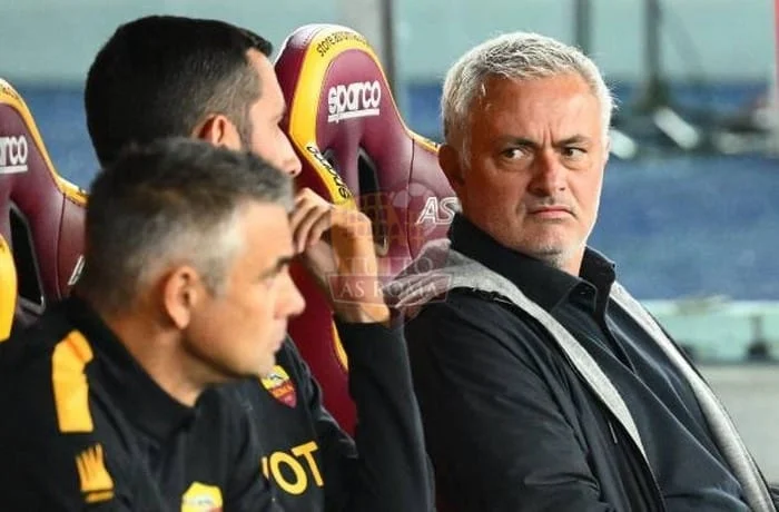 Mourinho Panchina Roma-Lecce 09102022