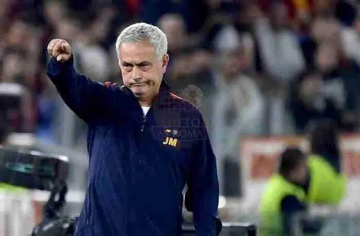 Mourinho Panchina Roma-Real Betis 06102022