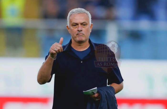 Mourinho Saluta tifosi fine partita Sampdoria-Roma 2 17102022