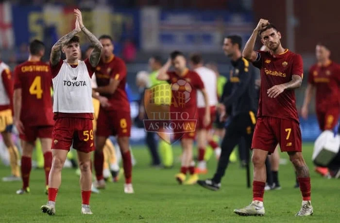 Pellegrini Saluta tifosi fine gara Sampdoria-Roma 17102022