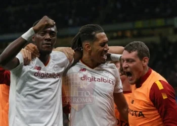 Smalling Esulta gol con Abraham e Belotti Inter-Roma 01102022