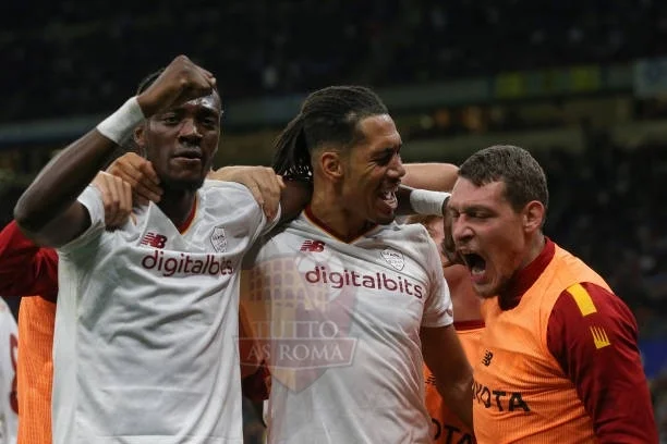 Smalling Esulta gol con Abraham e Belotti Inter-Roma 01102022