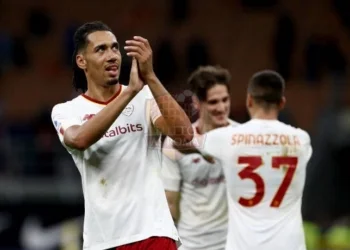 Smalling Saluta tifosi romanisti Inter-Roma 01102022