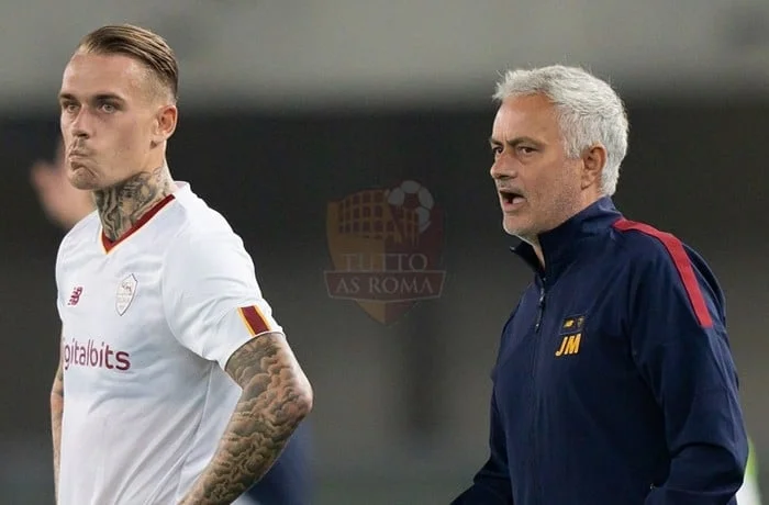 Mourinho e Karsdorp Verona-Roma 31102022