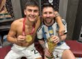 Dybala con Messi festeggia con la Coppa del Mondo