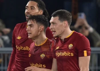 Dybala Belotti Smalling Esultano gol Roma-Salisburgo 23022023