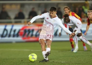 Dybala Calcia rigore Lecce-Roma 2 11022023