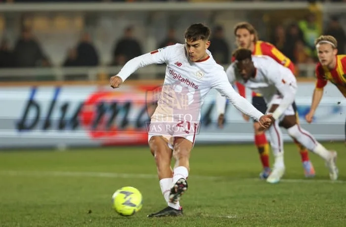 Dybala Calcia rigore Lecce-Roma 2 11022023