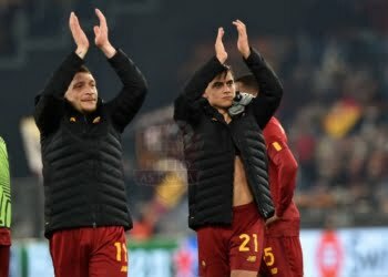 Dybala e Belotti Salutano fine partita Roma-Salisburgo 23022024