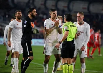 Mancini e Rui Patricio Discutono arbitro rigore Cremonese-Roma 01032023