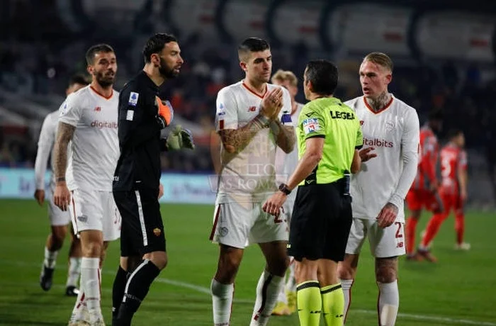 Mancini e Rui Patricio Discutono arbitro rigore Cremonese-Roma 01032023