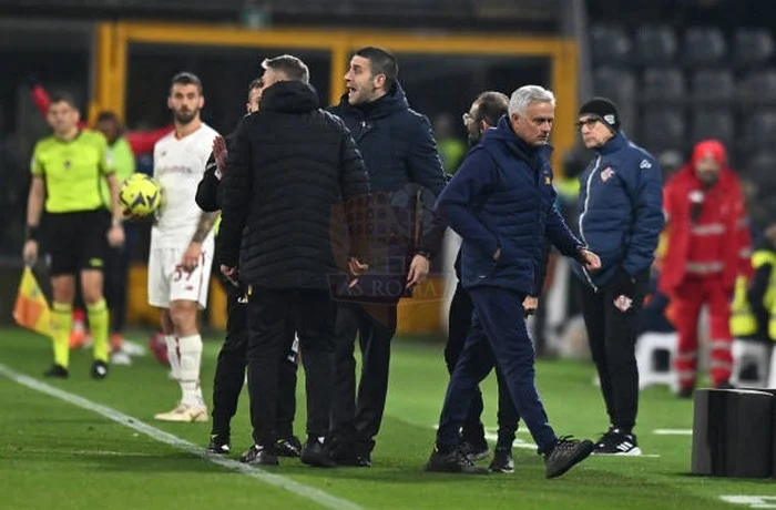 Mourinho Discute l'espusione Cremone-Roma 3 28022023