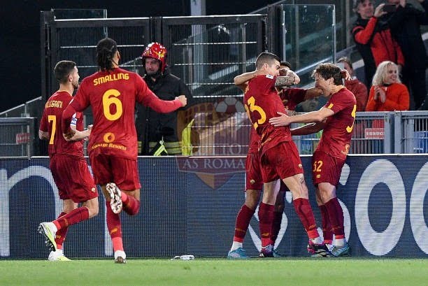 Bove Esulta gol con i compagni Roma-Udinese 16042023