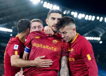 Pellegrini Esulta gol con i compagni Roma-Udinese 2 16042023