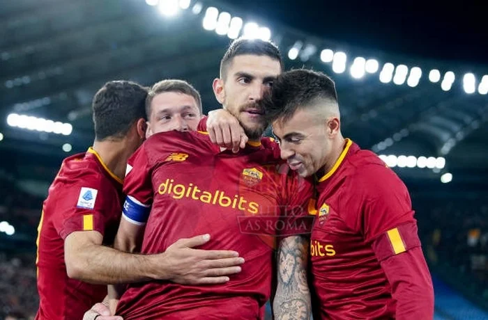 Pellegrini Esulta gol con i compagni Roma-Udinese 2 16042023