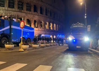 Tifosi romanisti contro tifosi feyenoord Colosseo 19042023