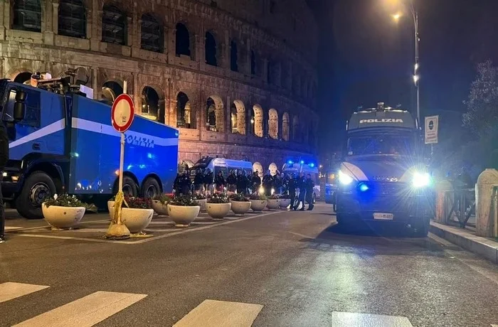 Tifosi romanisti contro tifosi feyenoord Colosseo 19042023