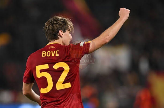 Bove Esulta gol Roma-Bayer Leverkusen 4 11052023