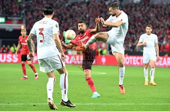 Cristante e Ibanez Azione Bayer Leverkusen-Roma 18052023