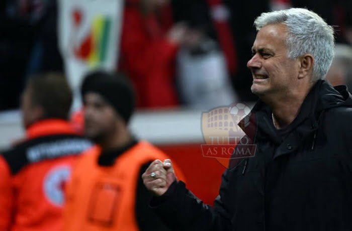 Mourinho Esulta commosso Bayer Leverkusen-Roma 18052023