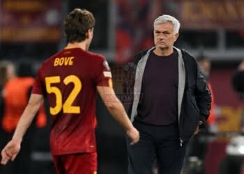 Mourinho e Bove Roma-Bayer Leverkusen 11052023