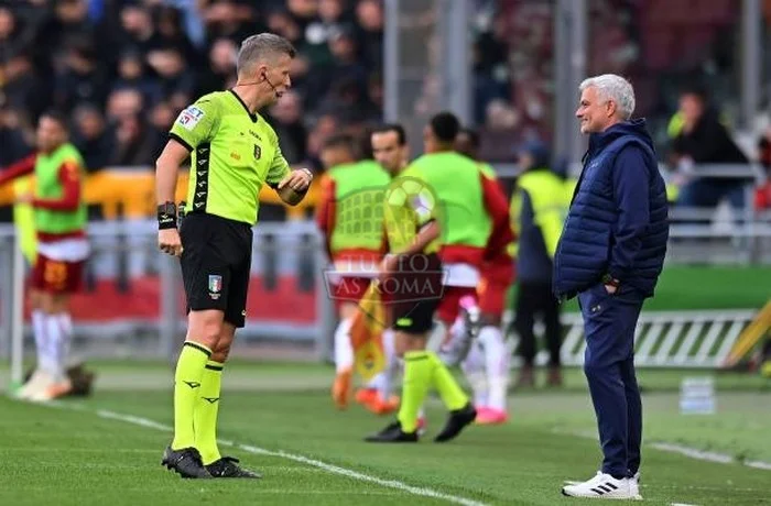 Mourinho e Orsato Bologna-Roma 14052022