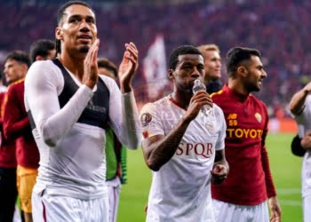 Smalling e Wijnaldum Esultano sotto settore ospiti Bayer Leverkusen-Roma 18052023