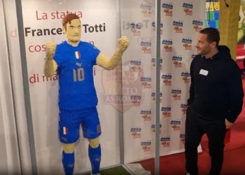 Totti Statua di Lego
