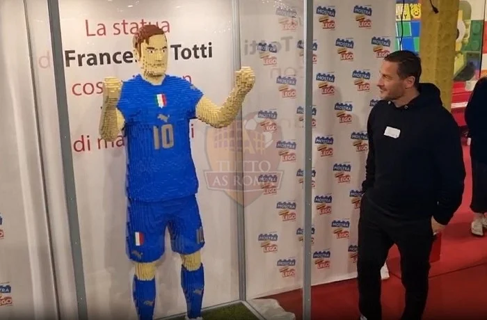 Totti Statua di Lego