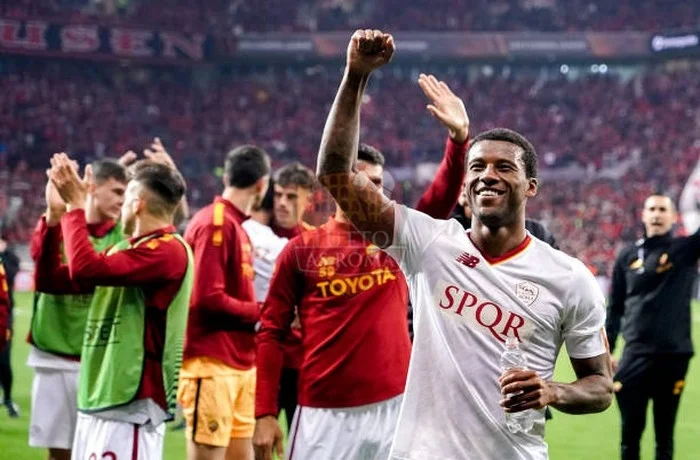 Wijnaldum e la squadra festeggia sotto i tifosi Bayer Leverkusen-Roma 19052023