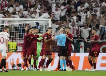 Mancini protesta con Taylor Siviglia-Roma 3105203