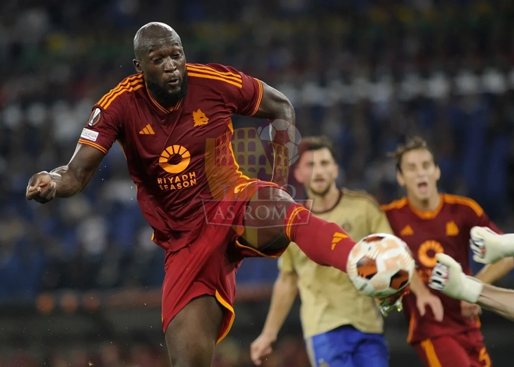 Lukaku Azione acrobazia Roma-Servette 05102023