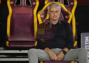 Mourinho Panchina Sbuffa 2