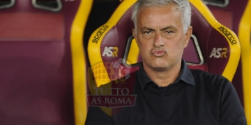 Mourinho Panchina Sbuffa