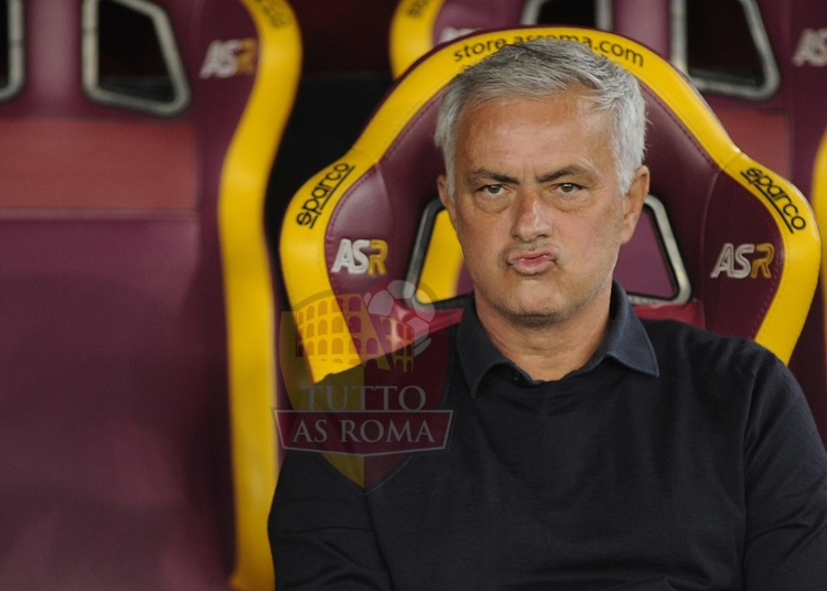 Mourinho Panchina Sbuffa