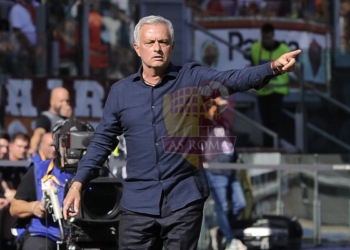 Mourinho Panchina Indica Roma-Monza 22102023