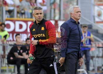 Mourinho e Nuno Santos Panchina Roma-Monza 22102023