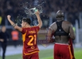 Dybala e Lukaku Esulta con acqua al cielo Fine partita Roma-Lecce 05112023