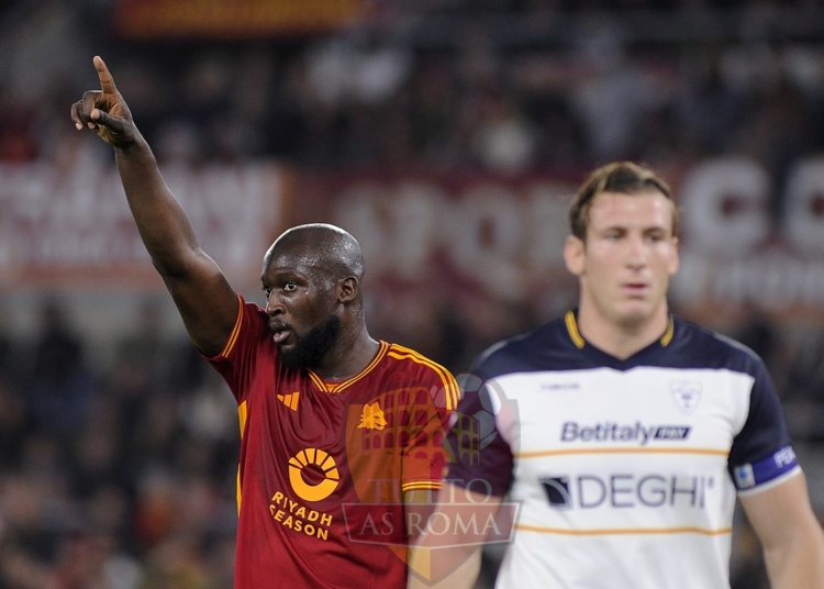 Lukaku e Baschirotto Indica Roma-Lecce 05112023