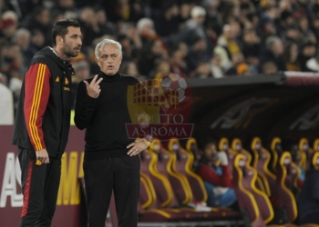 Mourinho e Foti Panchina Roma-Cremonese 03012024