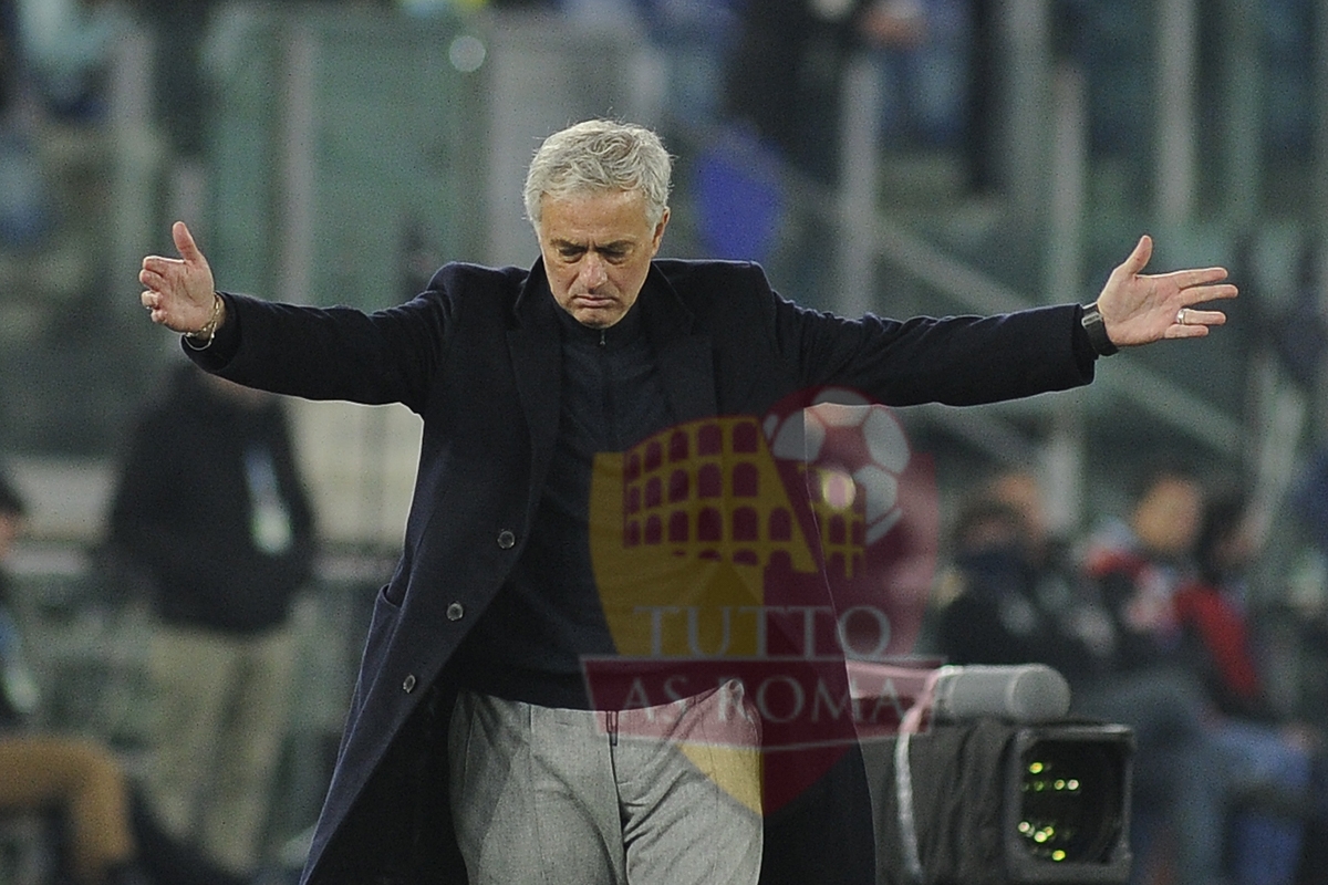 Mourinho Panchina impreca Lazio-Roma Coppa Italia 10012024