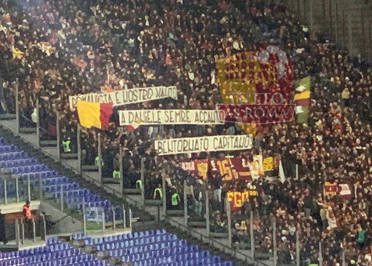 Striscione Bentornato De Rossi