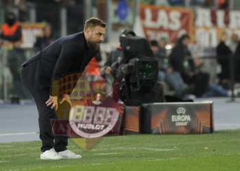 De Rossi Panchina Osserva chinato Roma-Feyenoord 22022024