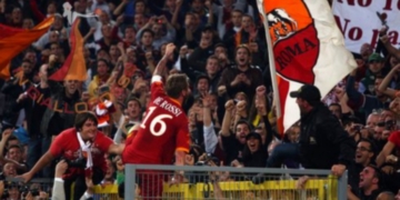 De Rossi Esultanza Derby sotto curva sud