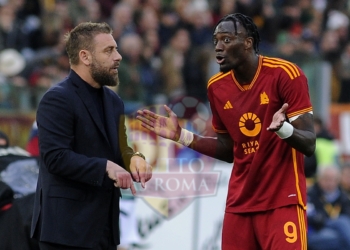 De Rossi e Abraham Panchina discutono Roma-Bologna 21042024