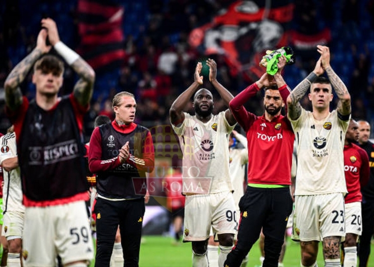 Squadra Festeggia la vittoria Milan-Roma 2 11042024