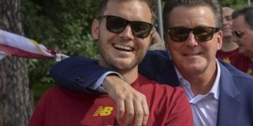 Friedkin Dan e Ryan Festeggiamenti sul pullman Conference League