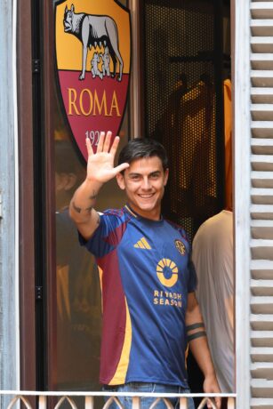 Paulo Dybala Via del Corso