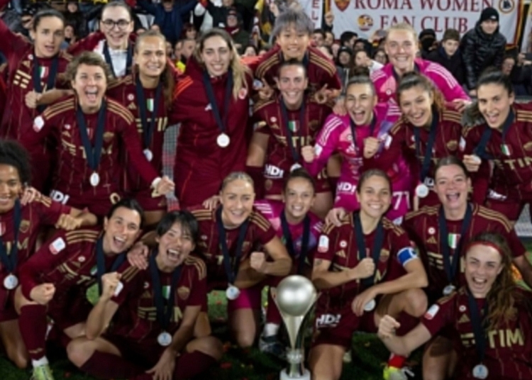 Femminile Esulta podio Supercoppa Roma-Fiorentina 06012025