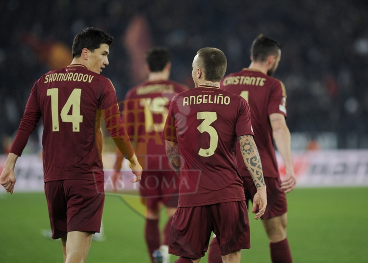 Shomurodov e Angeliño Esultano gol Roma-Eintracht Francoforte 30012025